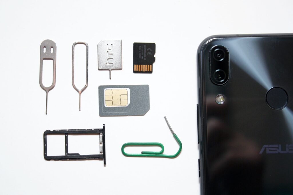 Does The Adapter Kit Support Both Nano And Micro SIM Cards?