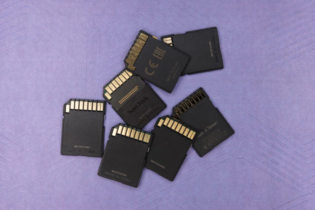Does The Adapter Kit Support Both Nano And Micro SIM Cards?