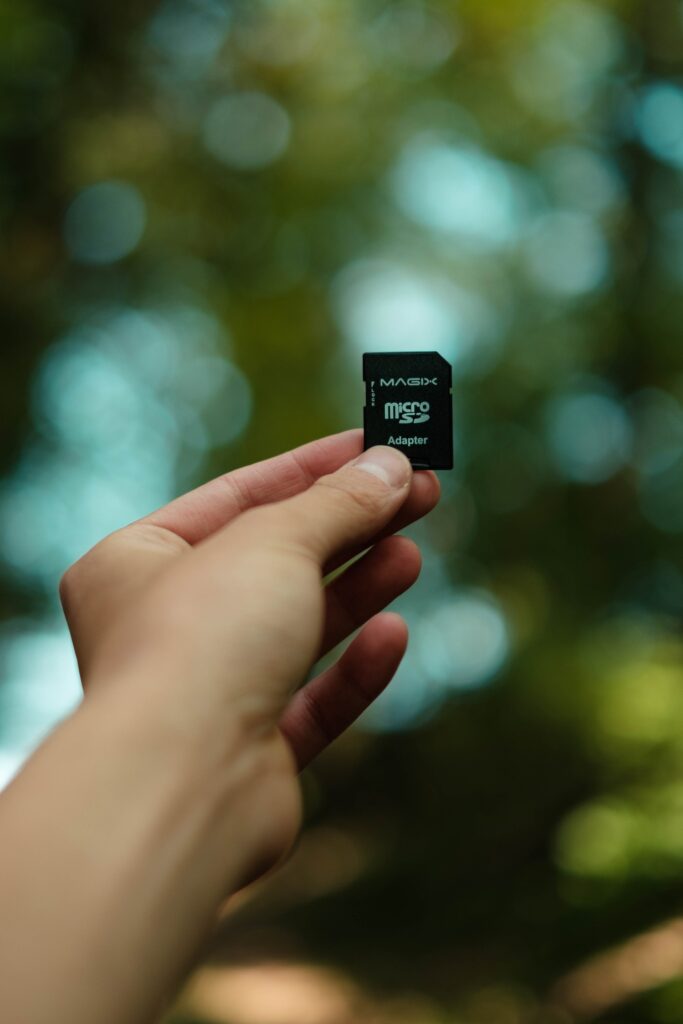 Does The Adapter Kit Support Both Nano And Micro SIM Cards?