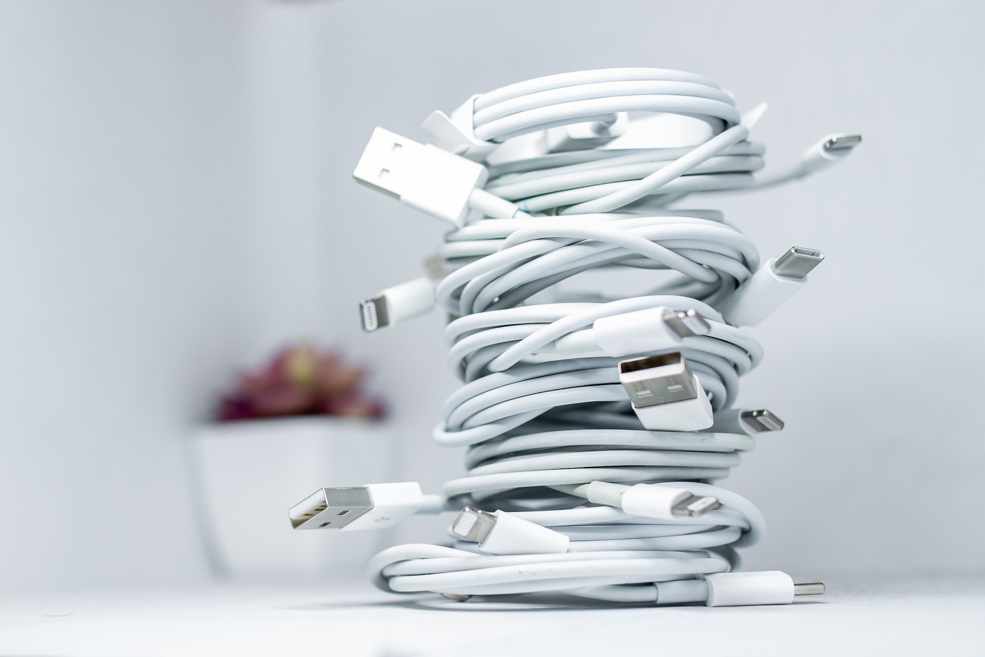 How Many USB Devices Can Be Connected Simultaneously To The Hub?